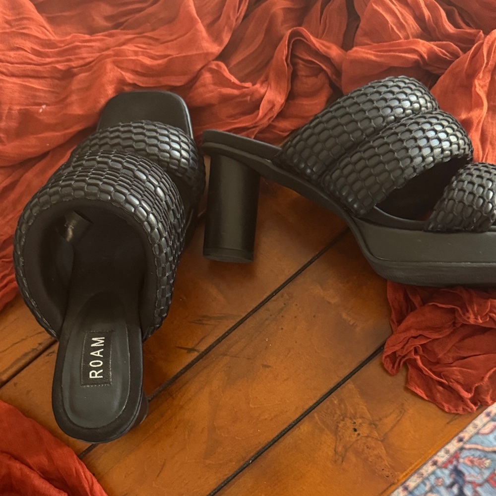 ROAM Black Textured Mules